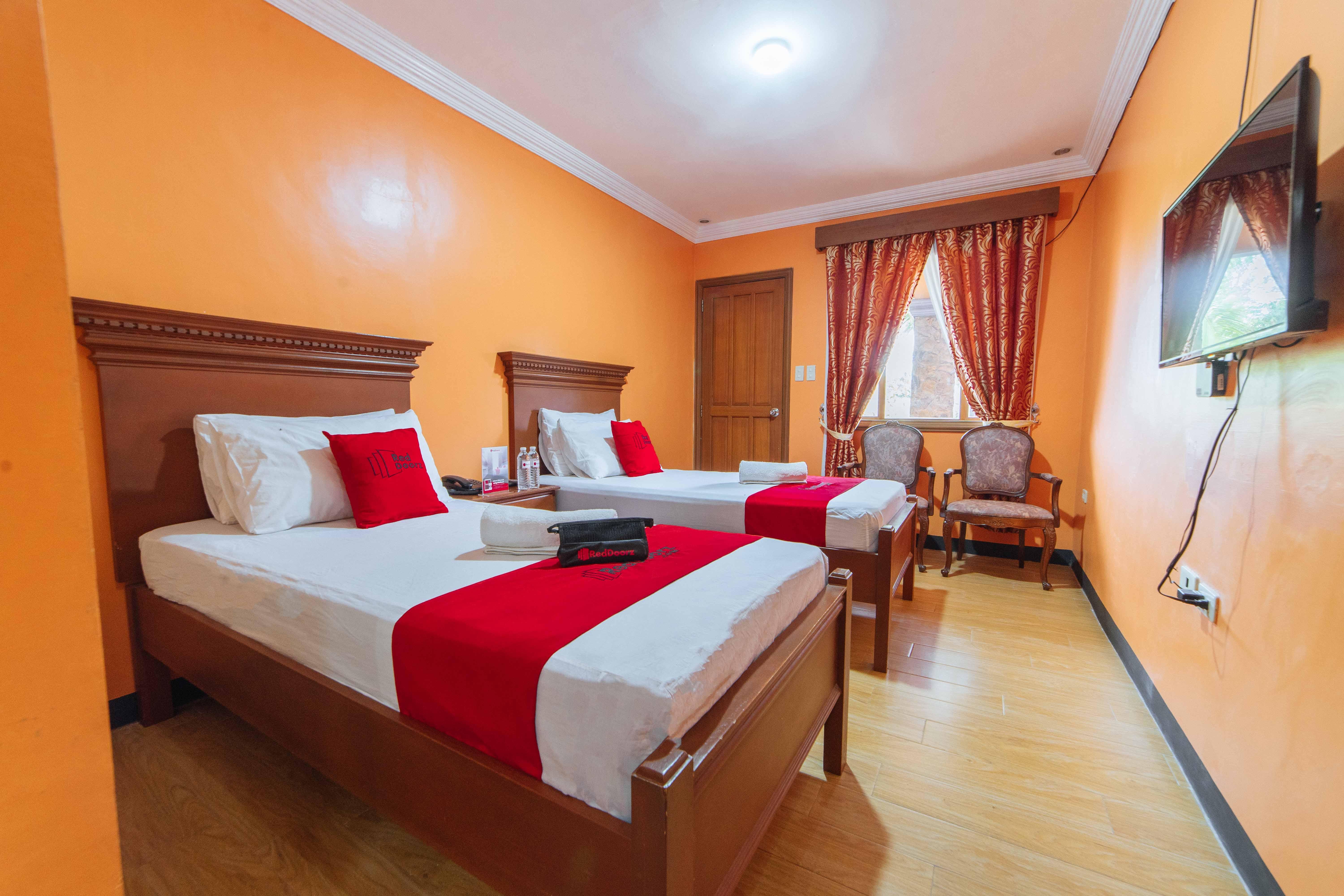 Reddoorz Plus @ Starhomes Olivianville Tarlac City Buitenkant foto