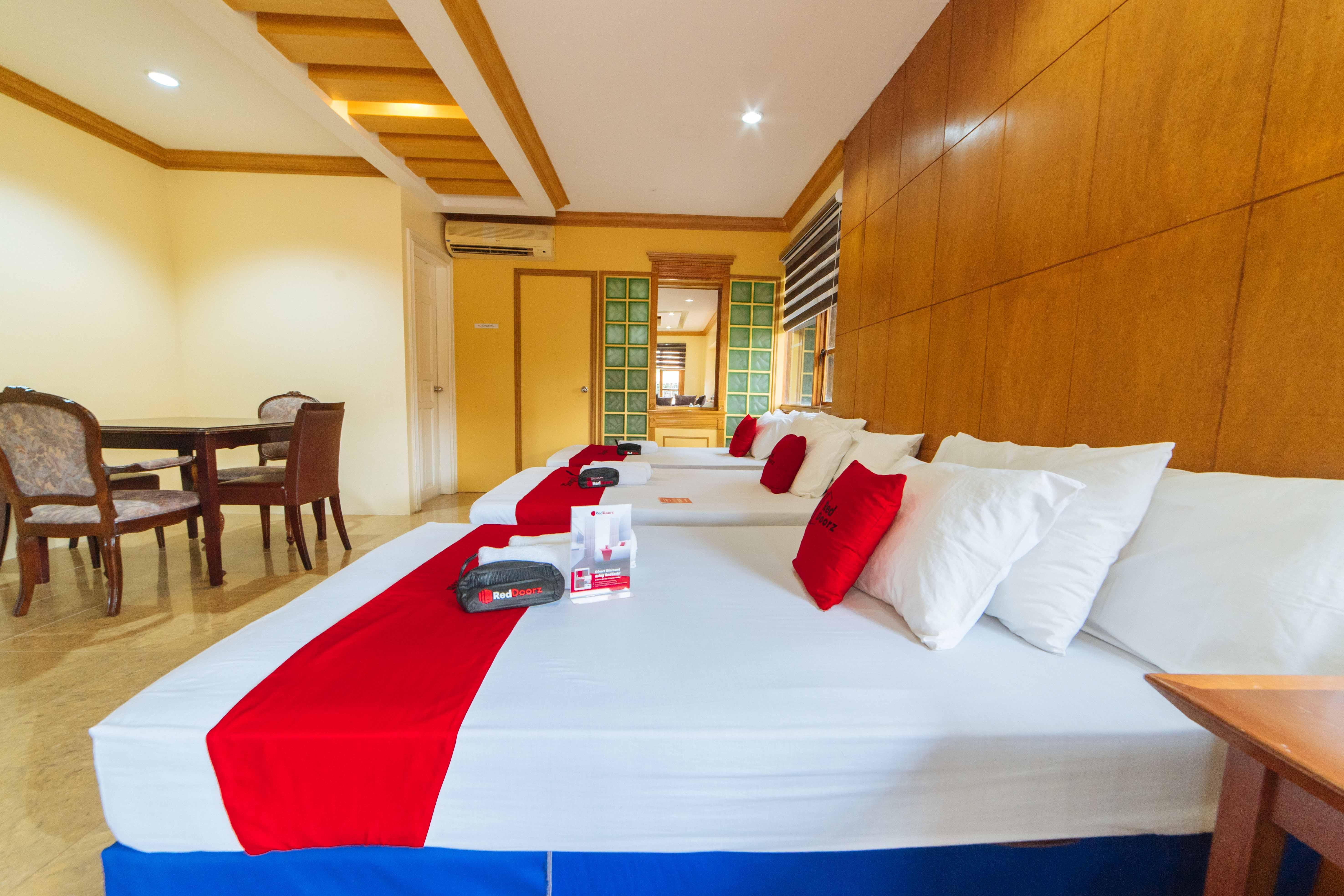 Reddoorz Plus @ Starhomes Olivianville Tarlac City Buitenkant foto