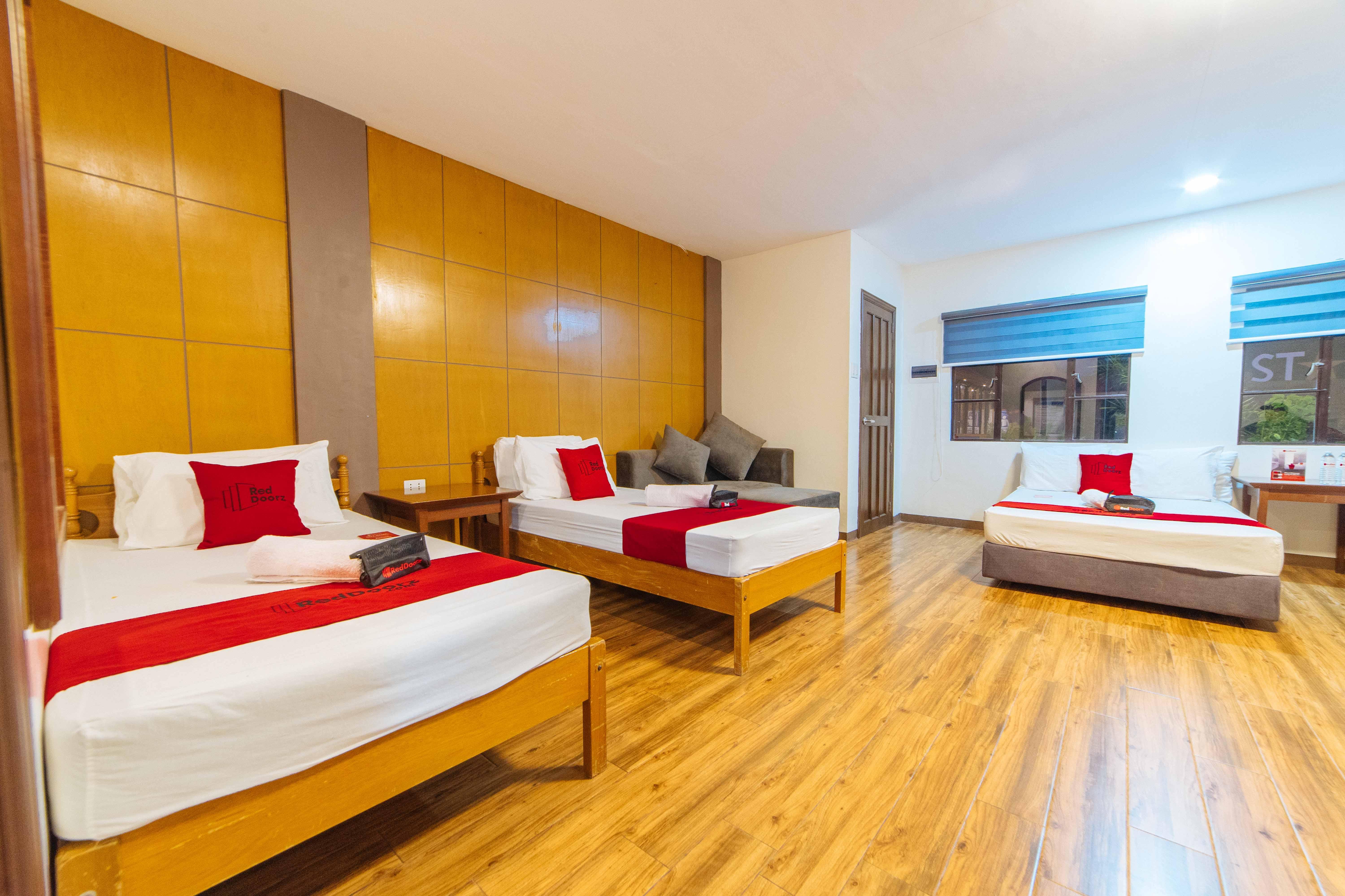 Reddoorz Plus @ Starhomes Olivianville Tarlac City Buitenkant foto