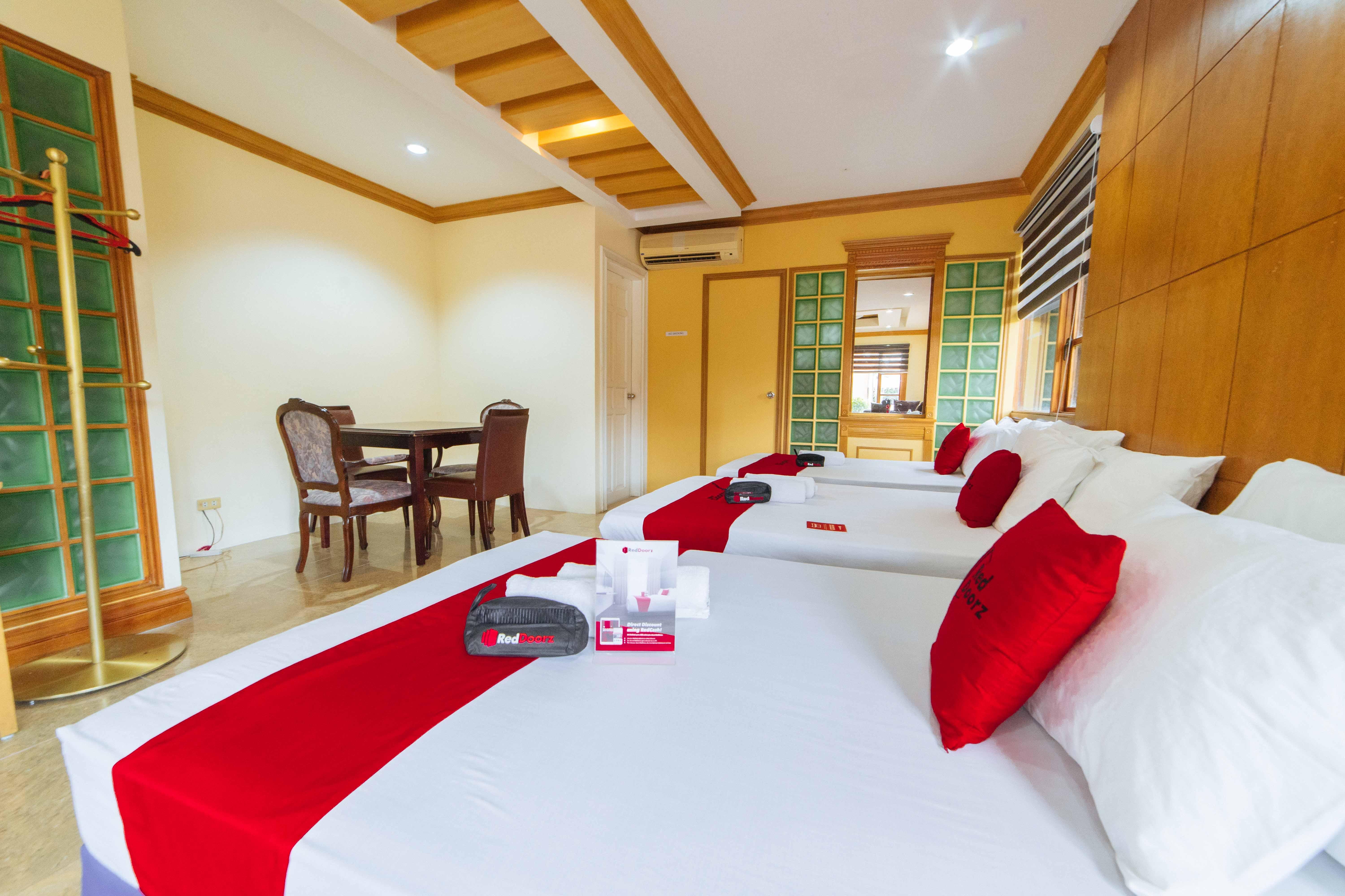 Reddoorz Plus @ Starhomes Olivianville Tarlac City Buitenkant foto