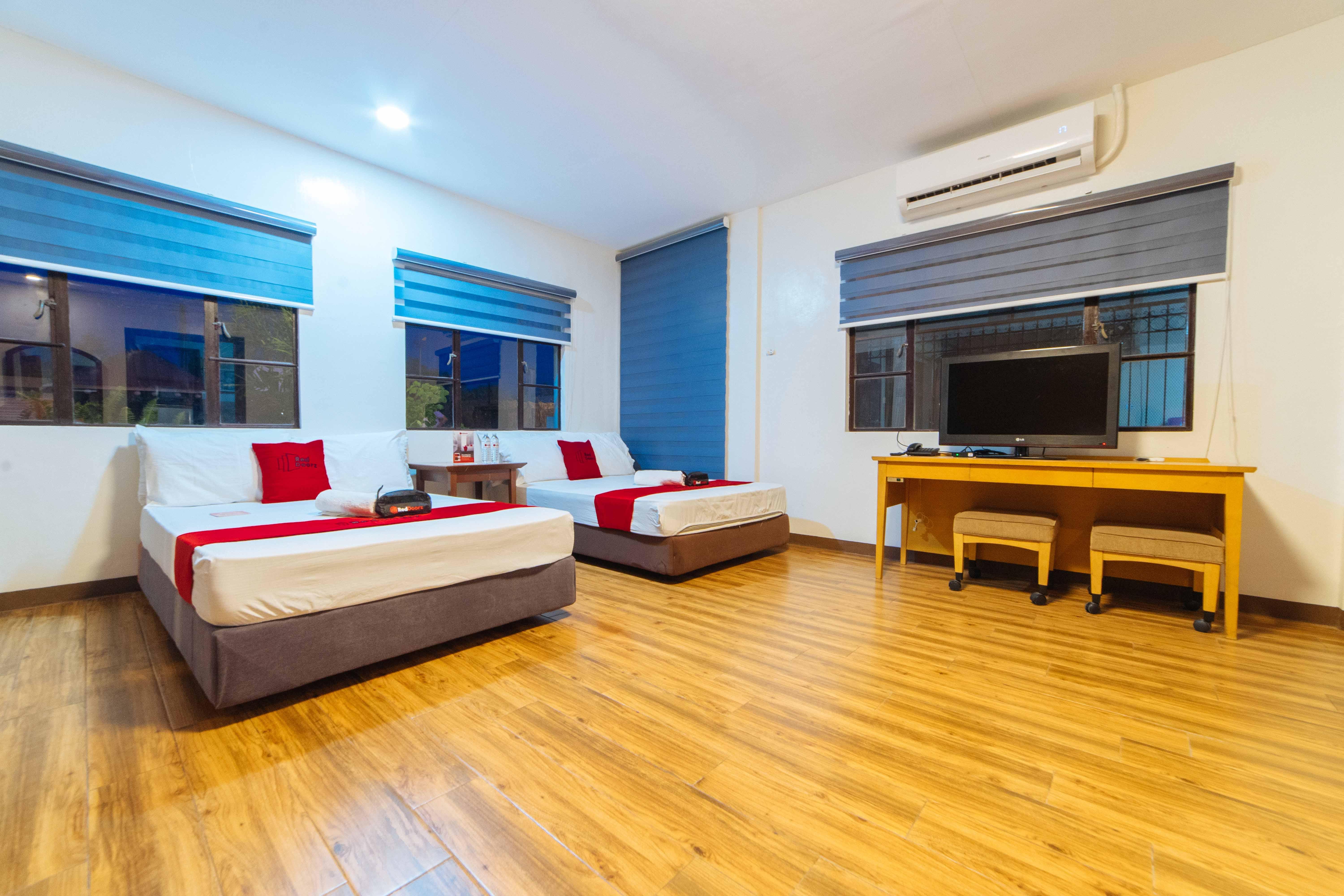 Reddoorz Plus @ Starhomes Olivianville Tarlac City Buitenkant foto