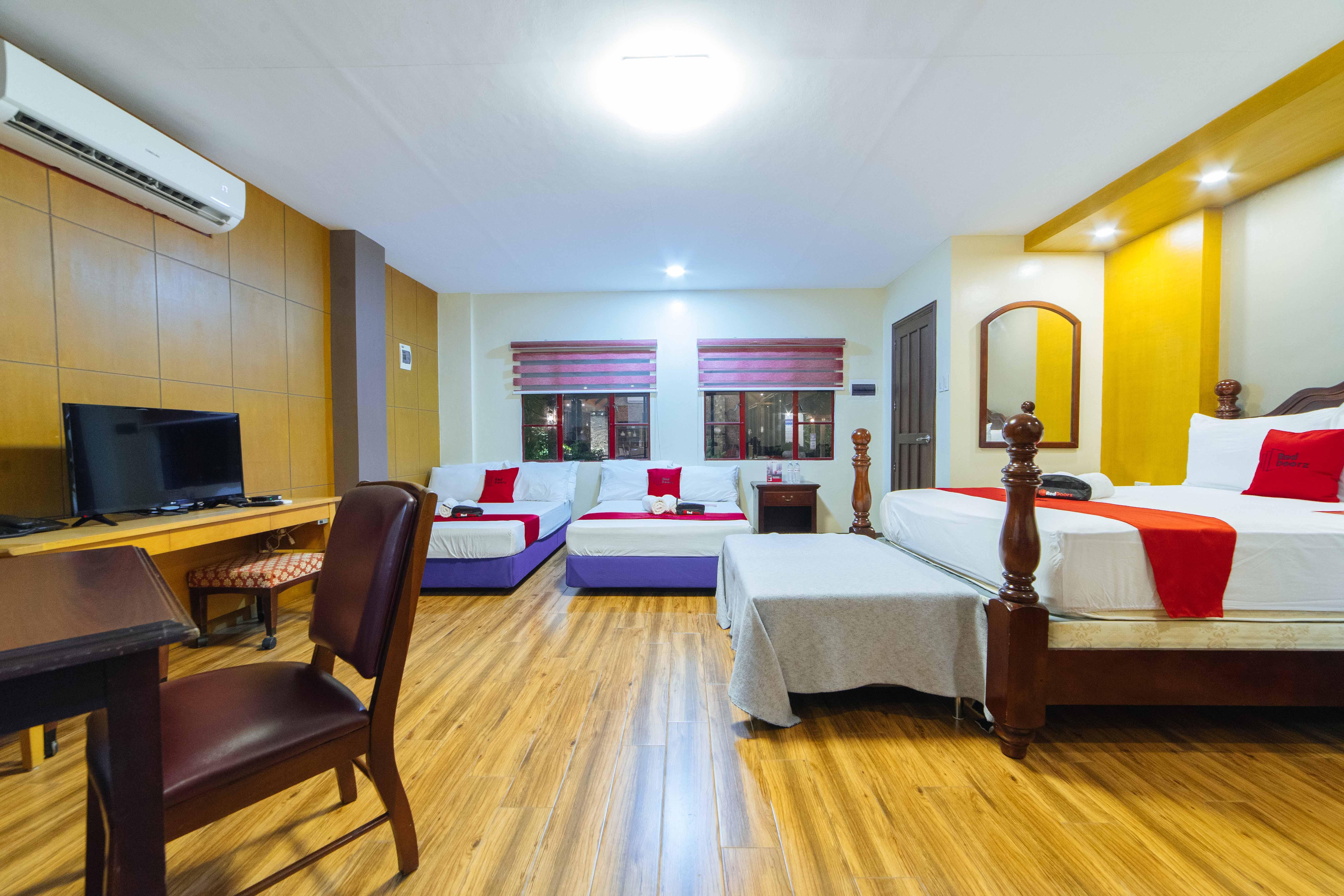 Reddoorz Plus @ Starhomes Olivianville Tarlac City Buitenkant foto