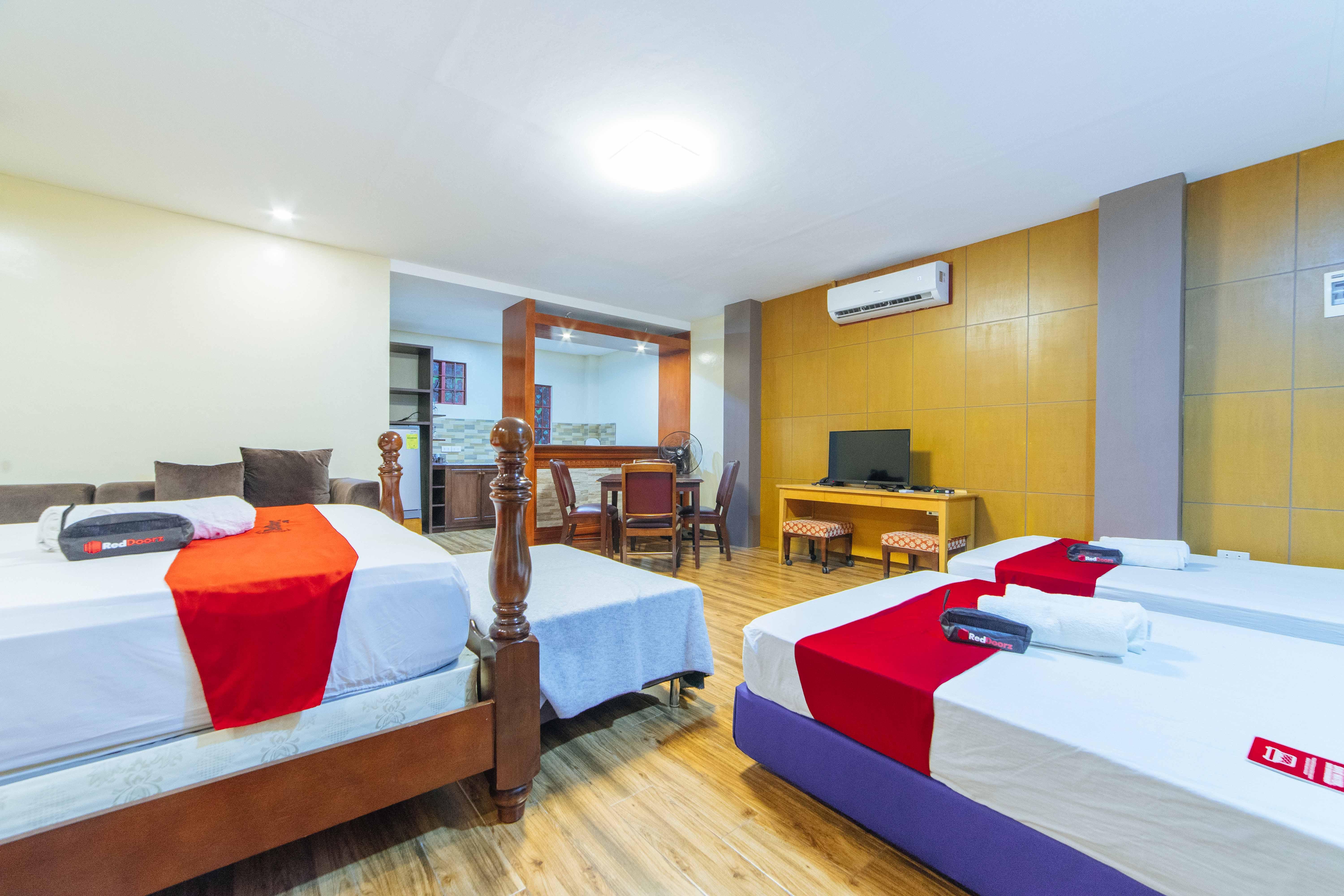 Reddoorz Plus @ Starhomes Olivianville Tarlac City Buitenkant foto